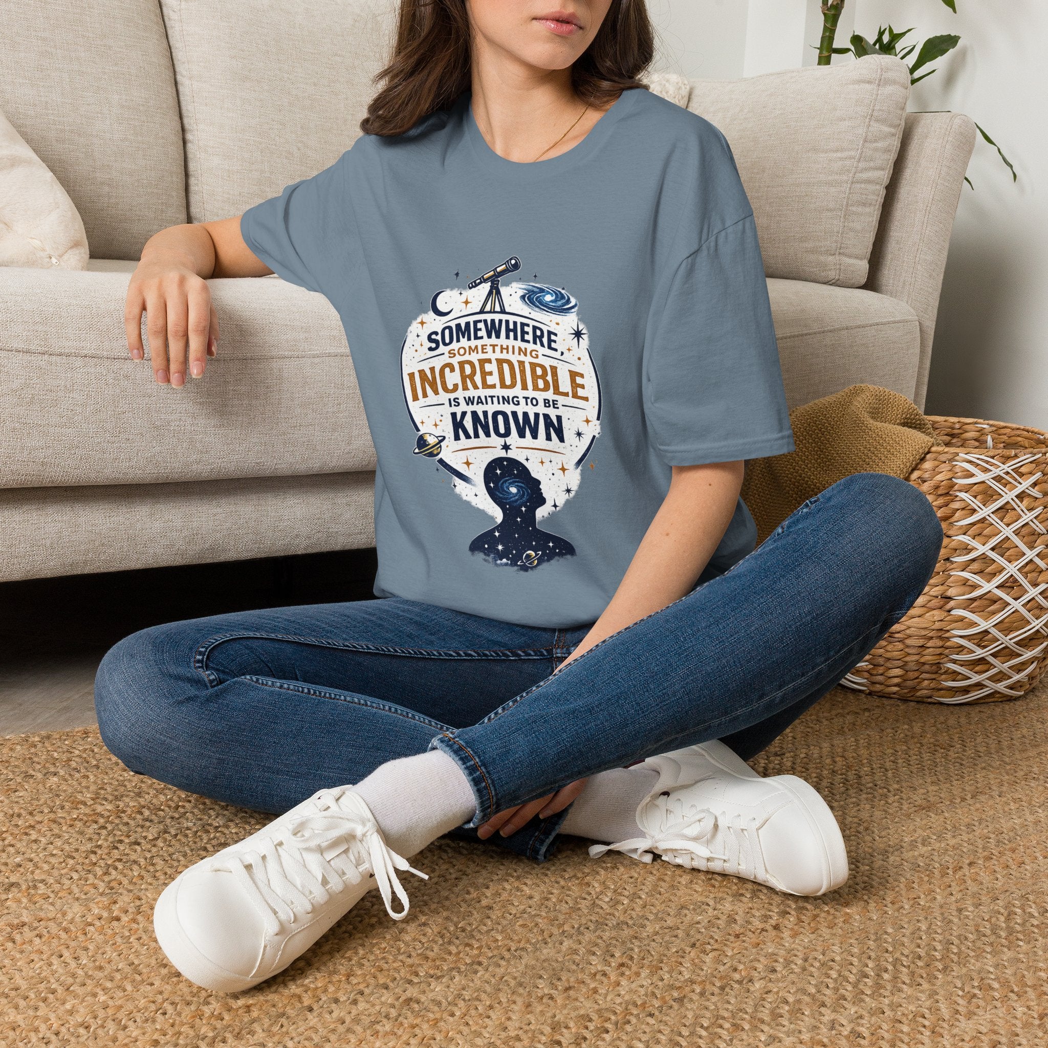 'Somewhere, Something Incredible Is Waiting to Be Known' Astronomy Graphic Tee